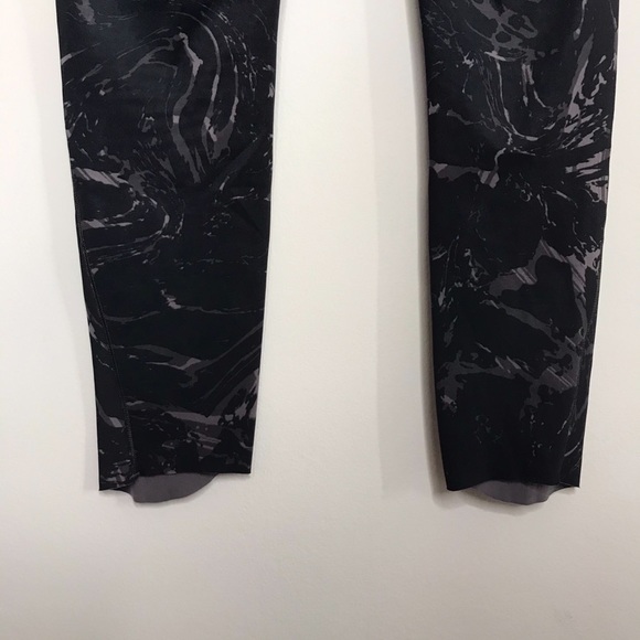 Athleta Black Marble Stash Pocket 7/8 Leggings - Picture 7 of 10